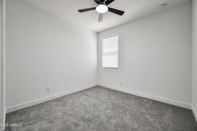 Building Photo - 11196 N 168th Dr