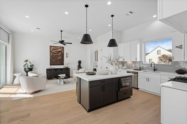 Building Photo - 8709 Ojeman Villas Dr