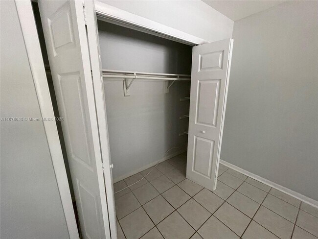 Building Photo - 2616 NE 14th Ave