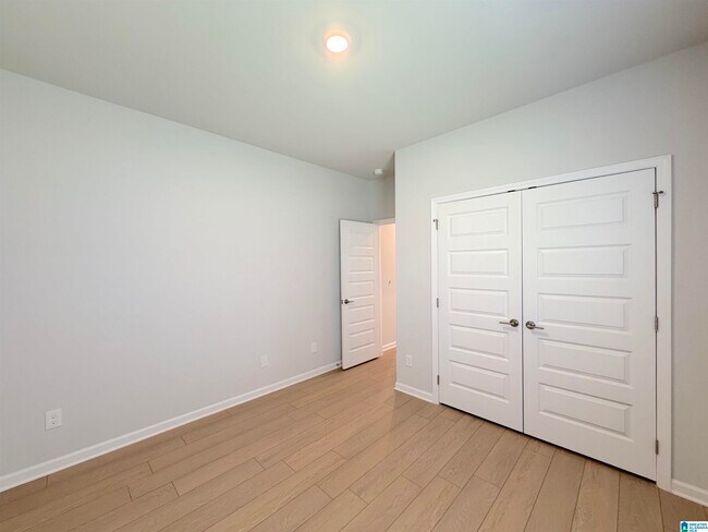 Building Photo - 305 Susan Lynn Dr