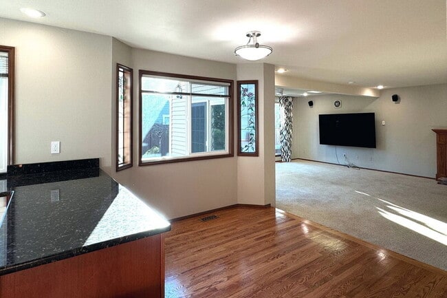 Building Photo - 12941 NE 71st St