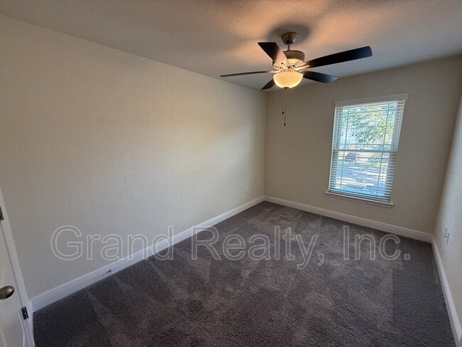 Building Photo - 4423 Village Oak Ln