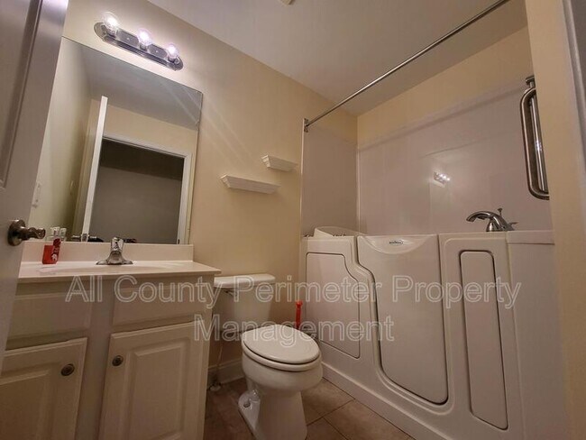 Building Photo - 117 Cottage Club Dr