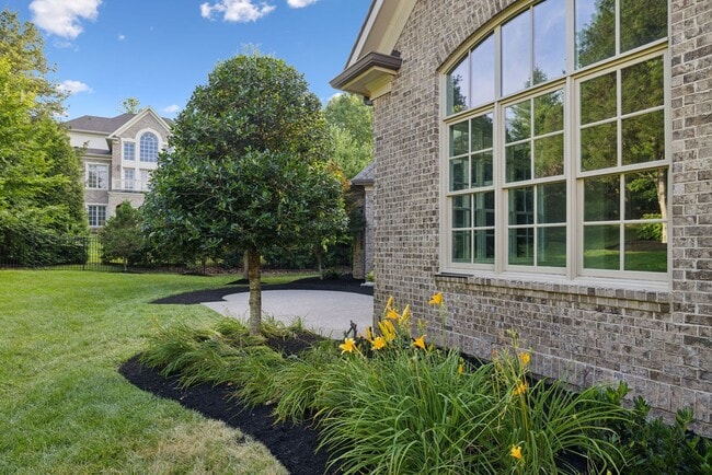Building Photo - 3 Crooked Stick Ln