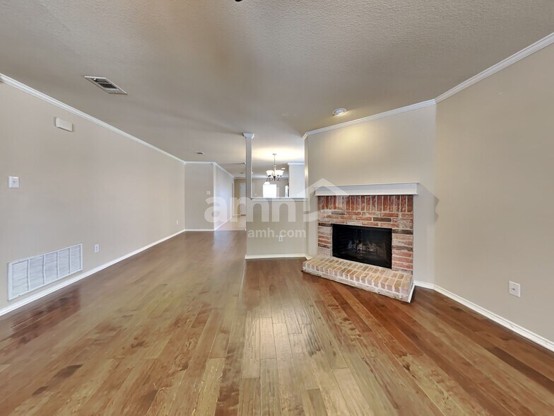 Building Photo - 516 Blue Sage Dr