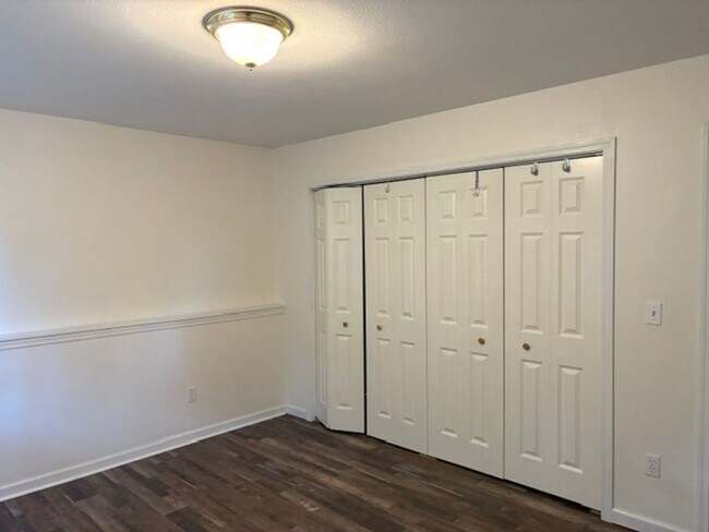 Building Photo - 1460 Parker Ave