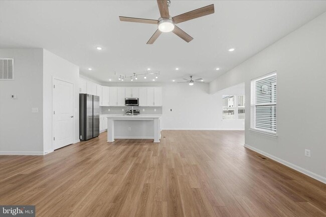 Building Photo - 148 Huntwell W Ave