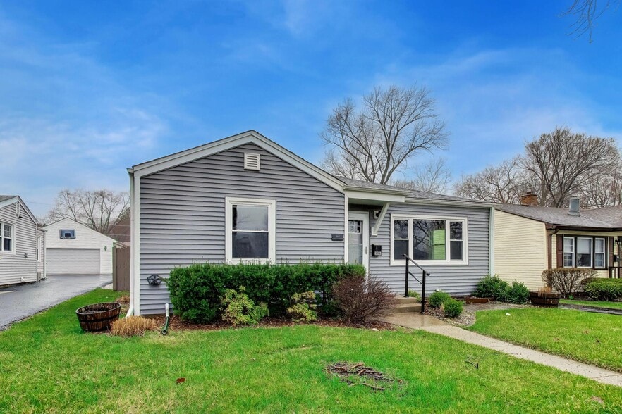 Building Photo - 306 N Schubert St