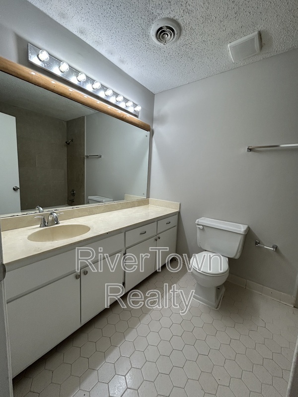 Building Photo - 3293 Leschallas Dr