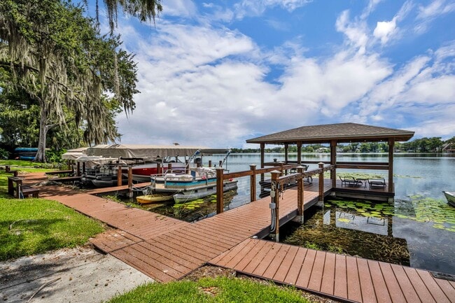Building Photo - Lakefront Community