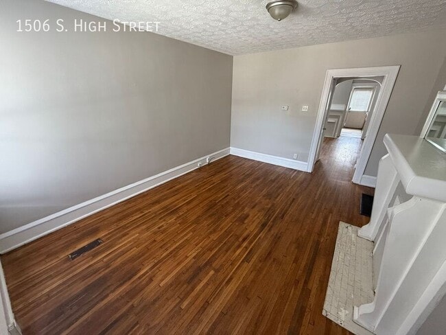 Building Photo - 1506 S High St