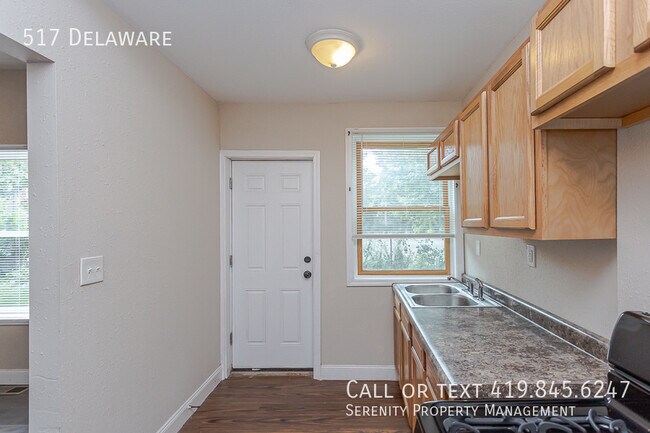 Building Photo - 517 Delaware-