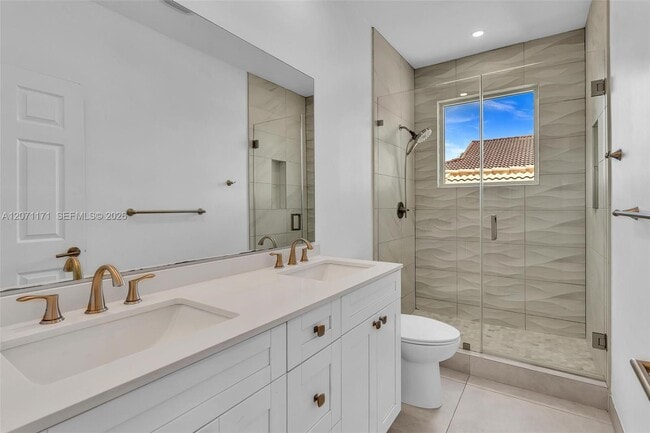 Building Photo - 3433 SW 52nd Ave