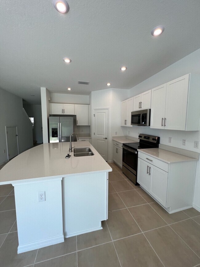 Building Photo - 8549 Lunar Skye St