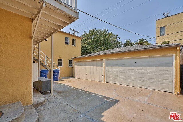 garage area - 703 Lorraine Blvd