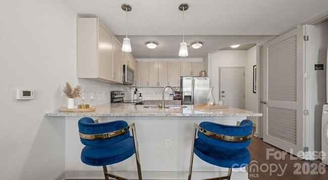 Building Photo - 640 N Church St