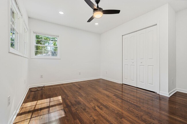 Building Photo - Charming, thoughtfully renovated 2 bed/1 bath in Northgate Park!