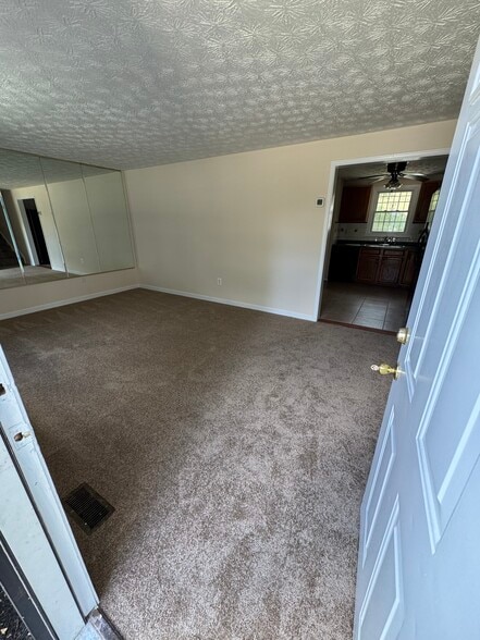 Building Photo - 4013 Payne Dr