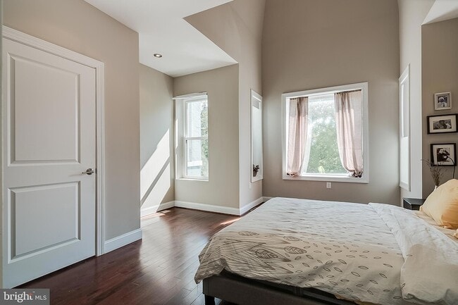 Building Photo - 2030 Flagler Pl NW