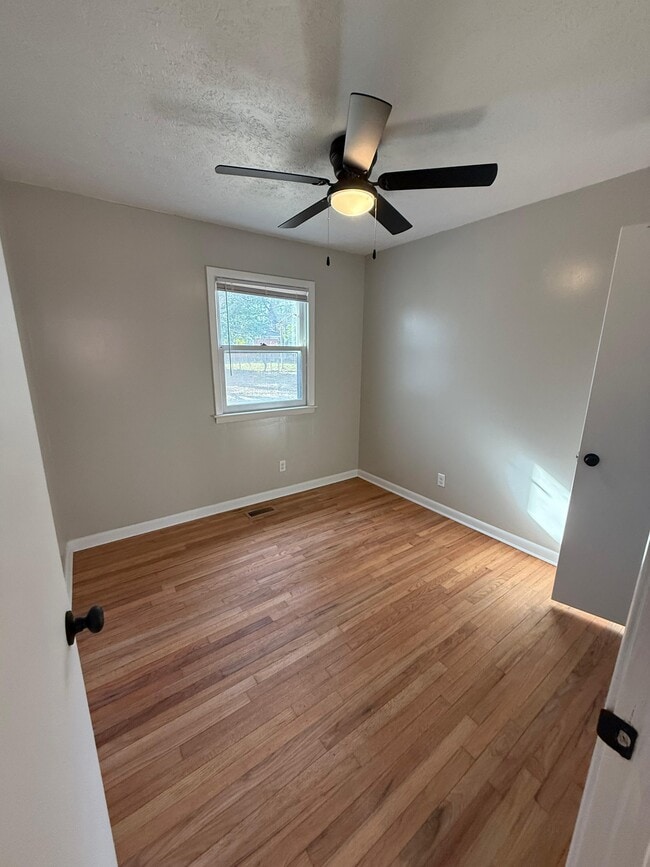 Building Photo - 1039 Kingsley Rd