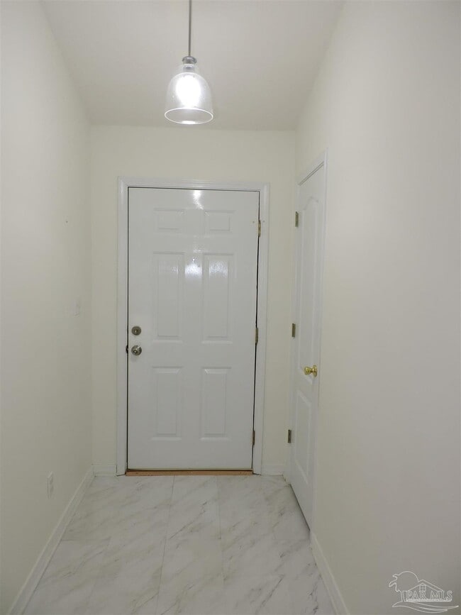 Building Photo - 5626 Rosebay St