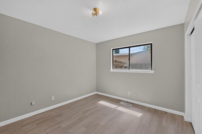 Building Photo - 7101 Cindy Dr NE