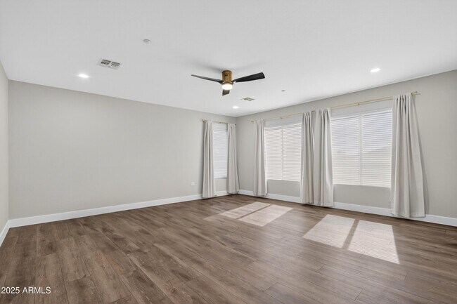 Building Photo - 10587 E Sheena Dr