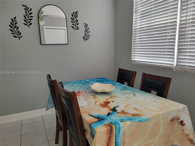 Building Photo - 2560 NE 8th Terrace