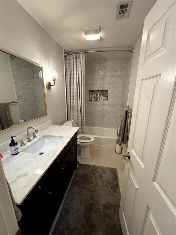 Building Photo - 9007 Spring Lake Dr