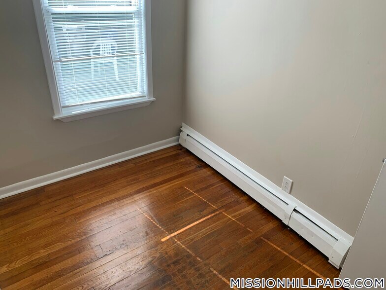 Building Photo - 119 George St