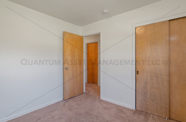 Building Photo - 5415 N Lydell St
