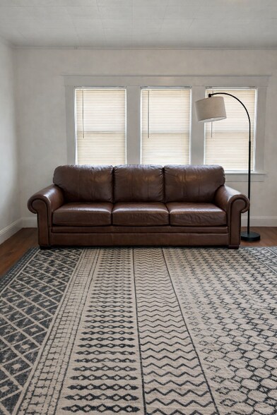 Building Photo - 1221 Vine St