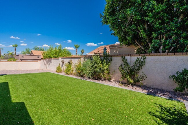 Building Photo - Gem in Fountain Hills!