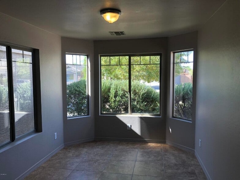 Building Photo - 743 E Wolf Hollow Dr