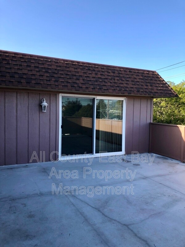 Building Photo - 611 Lexington Ave