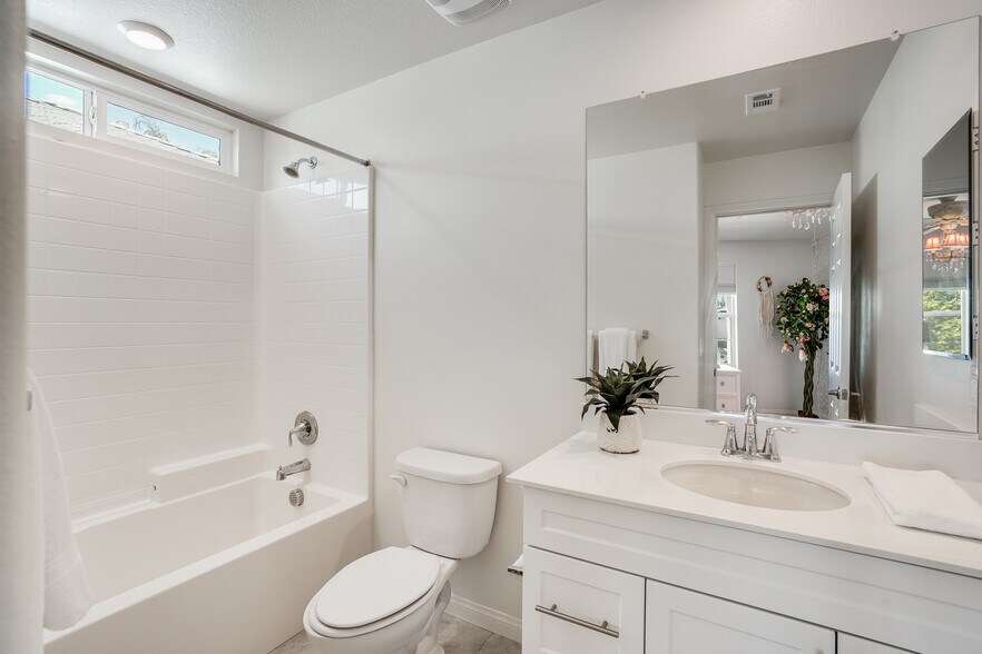 Building Photo - 8621 Lake Ashmere Dr
