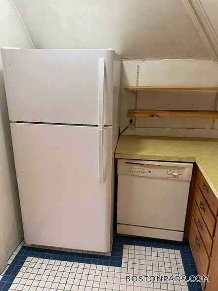 Building Photo - 139 Antrim St