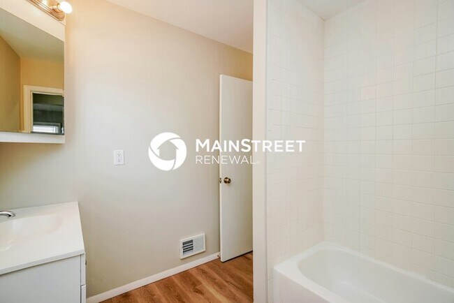 Building Photo - 3 Bedroom Pet-Friendly Home in COLUMBUS, O...