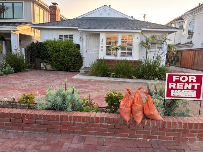 Building Photo - 2900 Palm Ave