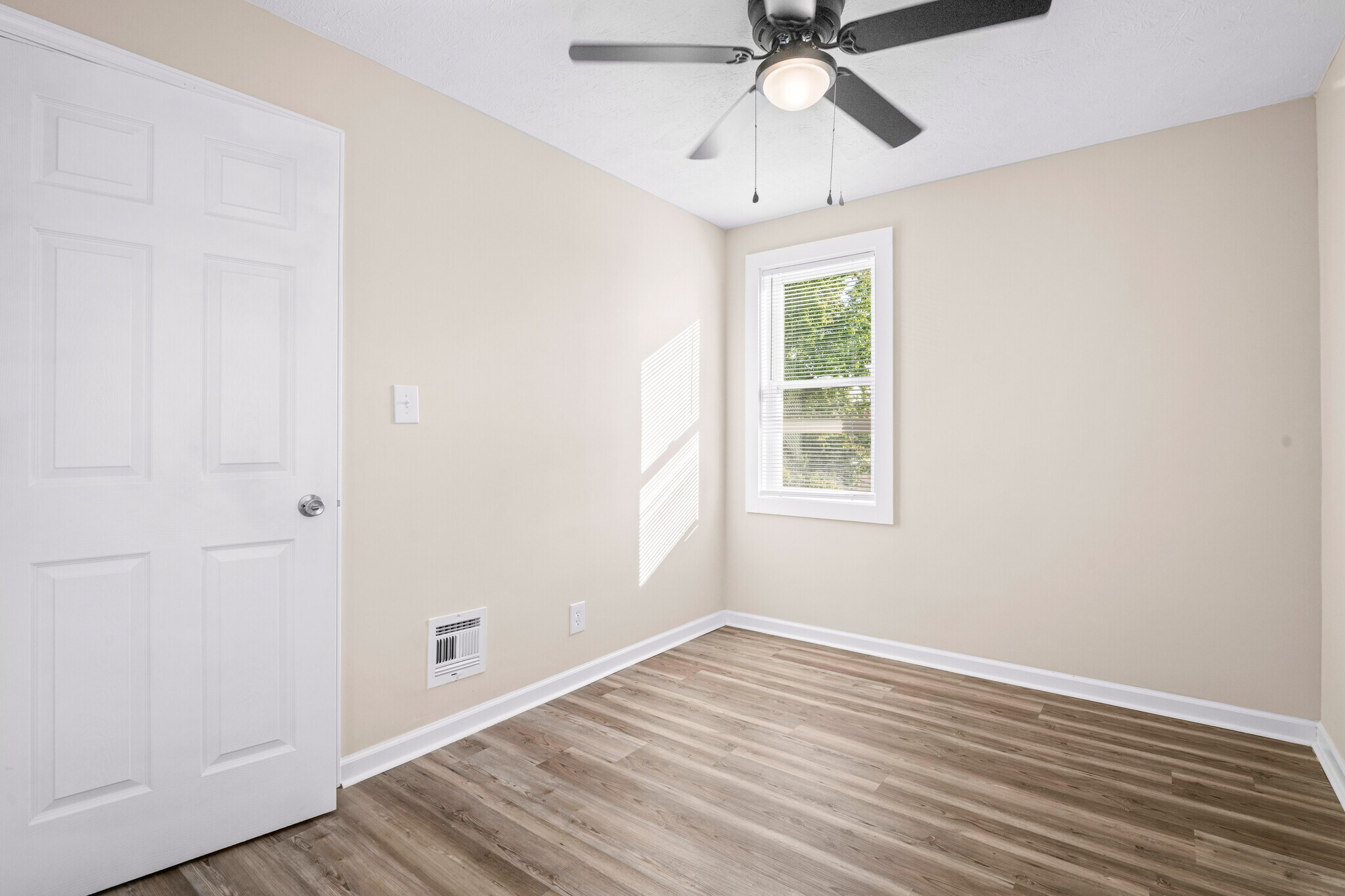 Building Photo - 1747 E Frankfort St