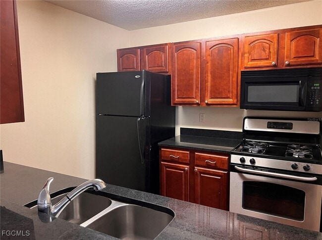 Building Photo - 2031 Dixie Belle Dr