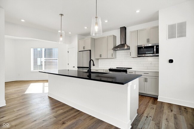 Building Photo - 1303 Deloss St