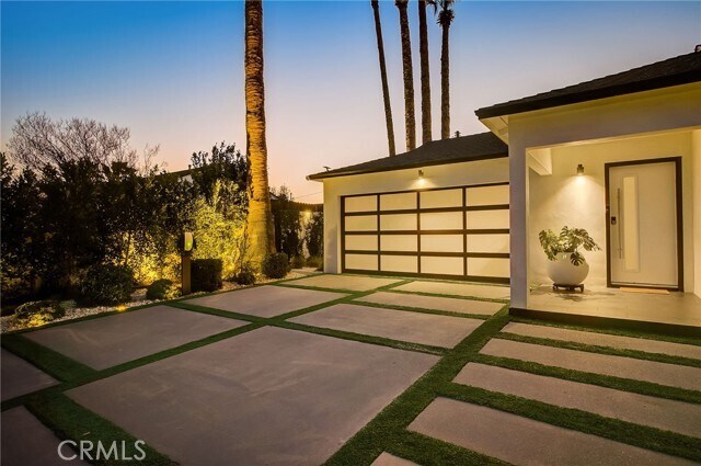 Building Photo - 8161 Encino Ave