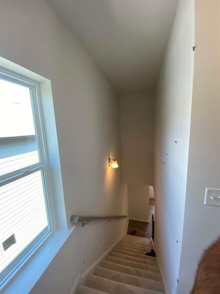 Building Photo - 804 Dundee Wy