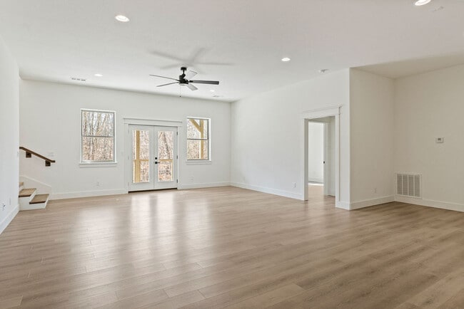 Building Photo - 11 Pagham Ln