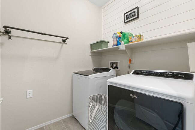 Building Photo - 26653 W Firehawk Dr