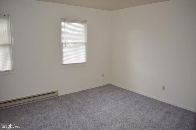 Building Photo - 961 Orchard Dr