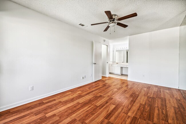 Building Photo - 34414 Laura Way