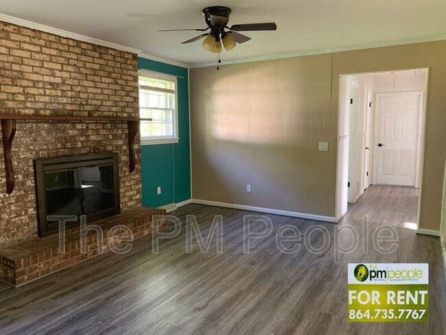 Building Photo - 204 Pennwood Ln