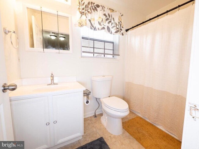Building Photo - 173 Equestrian Dr